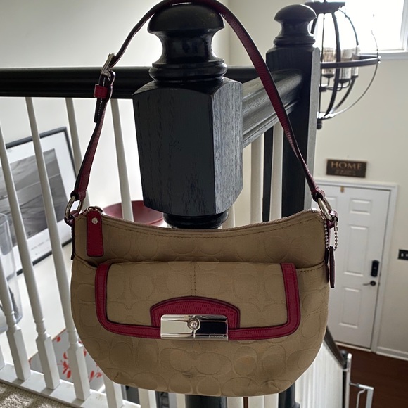 ❤️ COACH Signature sling/shoulder bag ❤️ - Picture 1 of 5